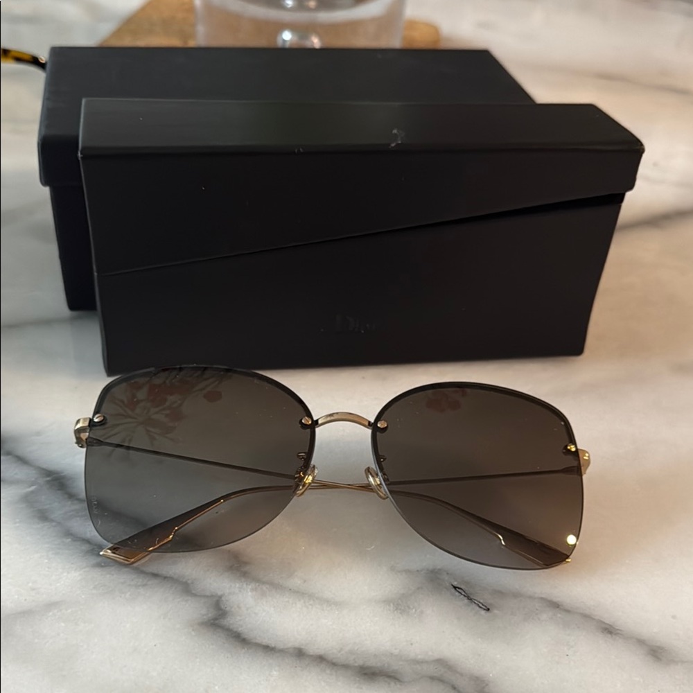 Elegant Gold and Black Sunglasses,Dior!.New with tags! - Picture 4 of 4
